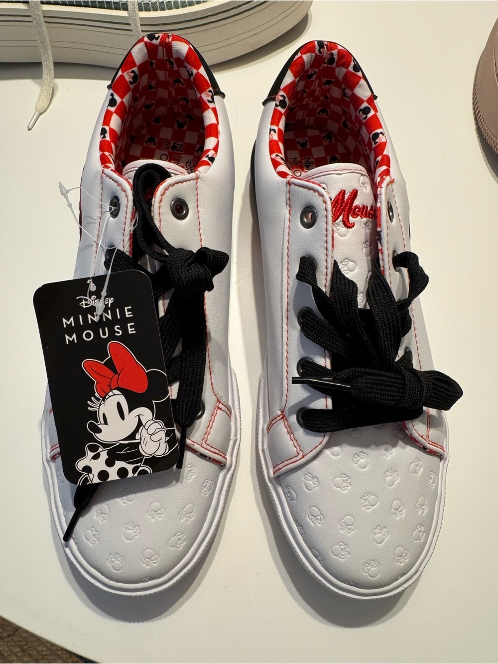 Disney Minnie Mouse Sneakers White and Red Women’s 9.5 NWT Rare